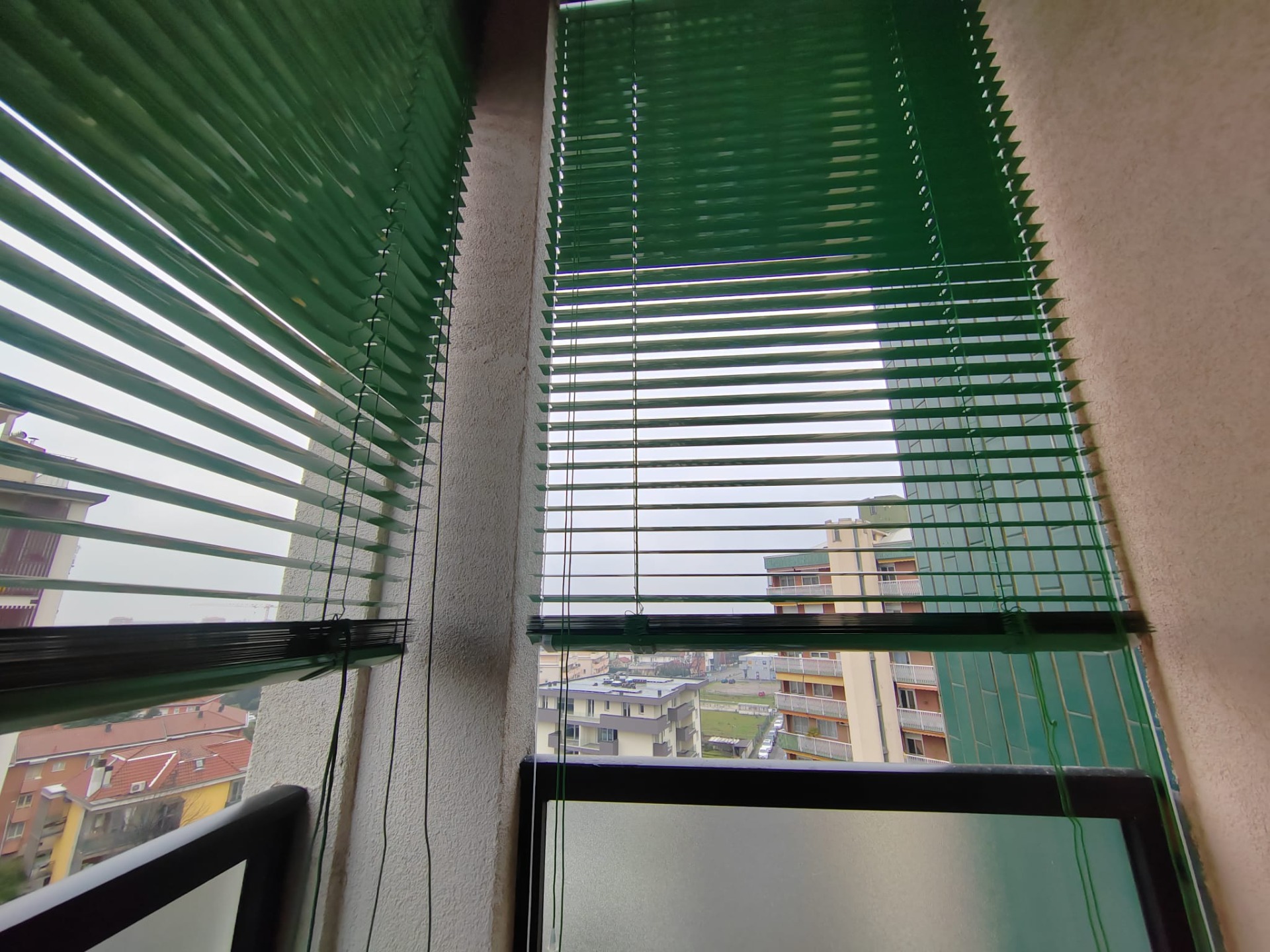 Installazione e sostituzione di tende alla veneziana per balconi e terrazzi a Lainate
